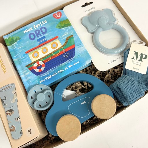 Sød og blå gaveløsning med sut, strømper og blåt legetøj til baby