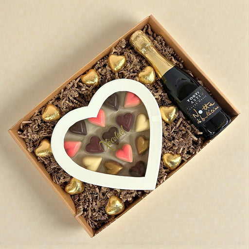 Gaveæske med chokolade og lille flaske bobler