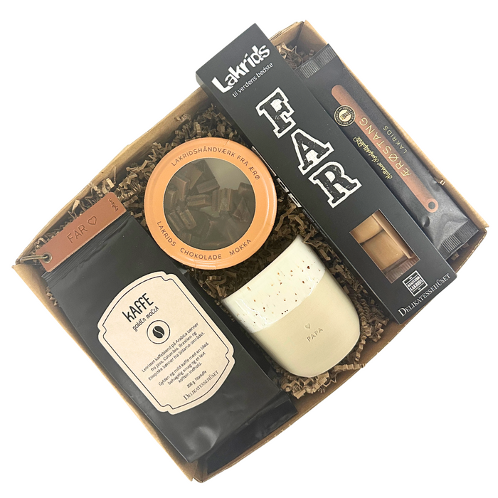 Fars dags gave med lakrids, kaffe og et keramik-krus samt en nøglering