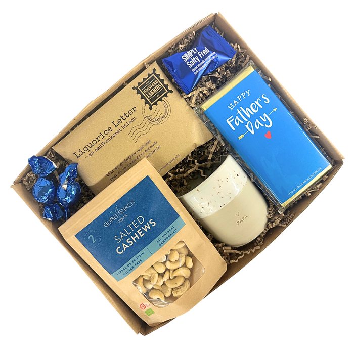 Fars dags gave med keramik-krus og sødt og salt