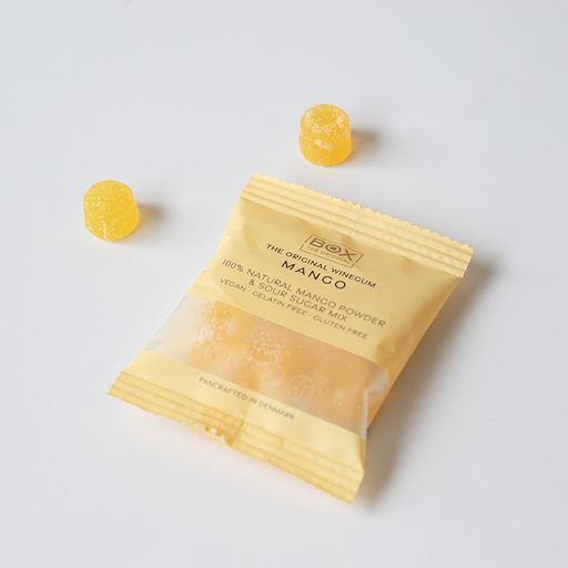 Vegansk mango gourmetvingummi uden gelatine, drysset med naturligt mangopulver og sour sugar.