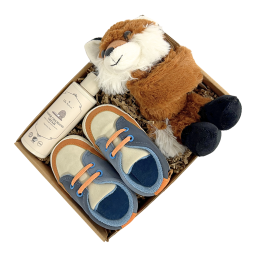Baby gaveæske med bamse, babysko og baby creme i gaveæske