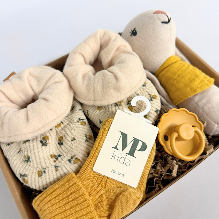 Barselsgave | Sød gave med futter og kanin-rangle