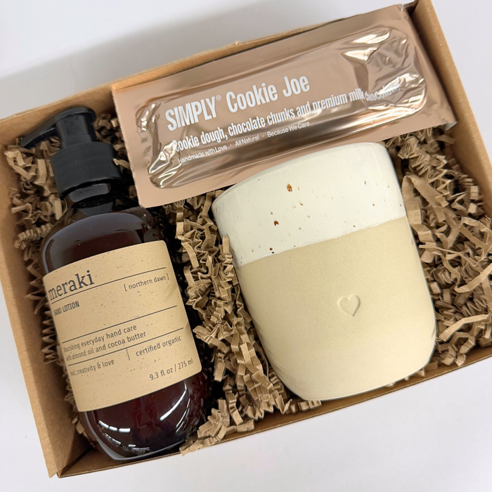 Gaveæske med keramik og håndcreme