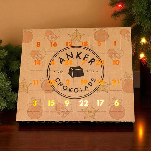 Smuk økologisk julekalender med unikke smagsoplevelser fra Anker Chokolade – håndlavede fyldte chokolader til julens søde stunder