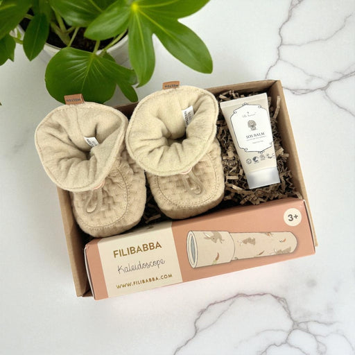 Sød og smuk gaveløsning med gode sager til baby i beige