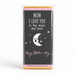 Mors dags-chokolade med “Mum, I love you to the moon and back”, belgisk mælkechokolade, måneillustration og lyserøde detaljer.