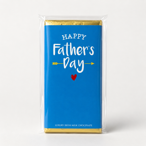 Blå fars dags-chokolade med “Happy Father’s Day”, belgisk mælkechokolade, hjerte og pil-detaljer.