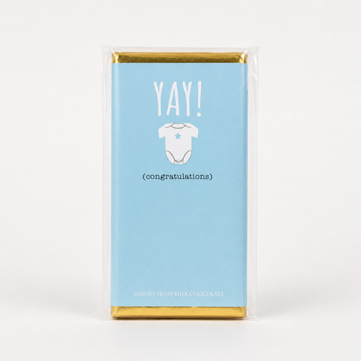 Lyseblå chokoladebar med “YAY! Congratulations”, belgisk mælkechokolade og enkelt babymotiv.