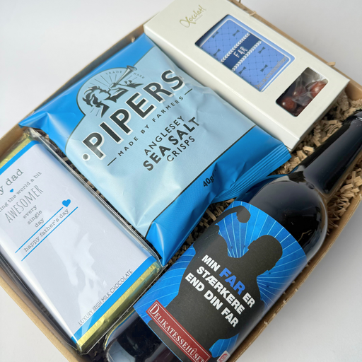 Flot fars dags gave med specialøl med sjov motiv, chokolade og snacks.