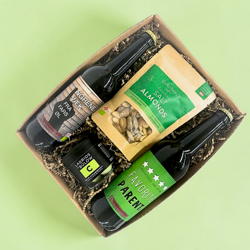 Gave til far med specialøl med sjove motiver, lakrids fra Lakrids by Bülow og salte mandler
