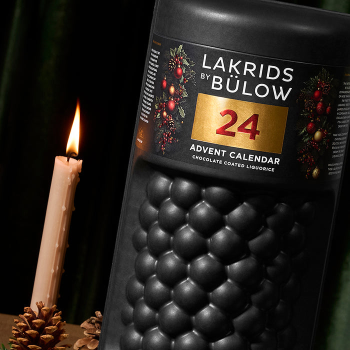 Familiejulekalender med Lakrids by Johan Bülow, fyldt med gourmetlakrids til 4 personer.	