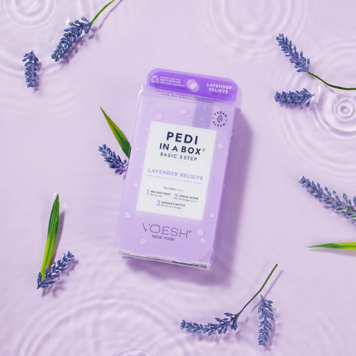 VOESH Pedi in a Box Basic Lavender 3 Step fodplejesæt med lavendel i lilla emballage