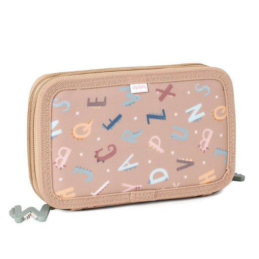 Penalhus m. sjove bogstavsmotiver i brun farve.