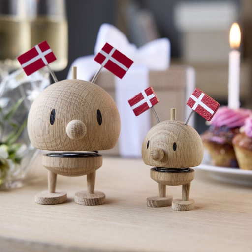 Celebration Bumble Hoptimist i FSC-certificeret egetræ med flag