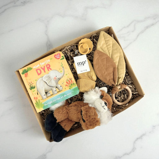 sød gul gaveløsning til baby med bidering og krammebamse 