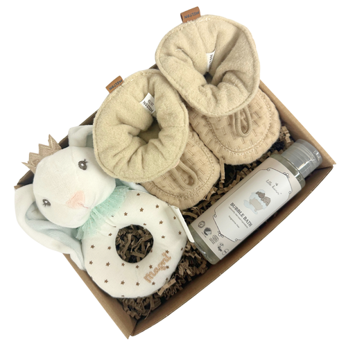 Lille barselsgave med futter, sæbe og kanin rangle