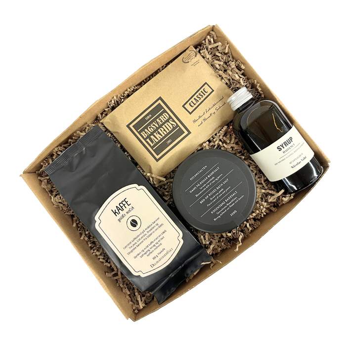 Elegant kaffe gaveløsning med badesalt, kaffe og kaffesirup