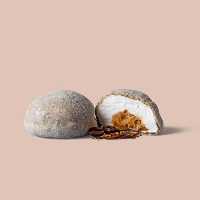 Hel og overskåret karamelfyldt kaffe-skumfidus fra The Mallows