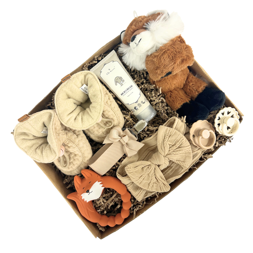 Stor og flot gave med beige sager og ræve til baby
