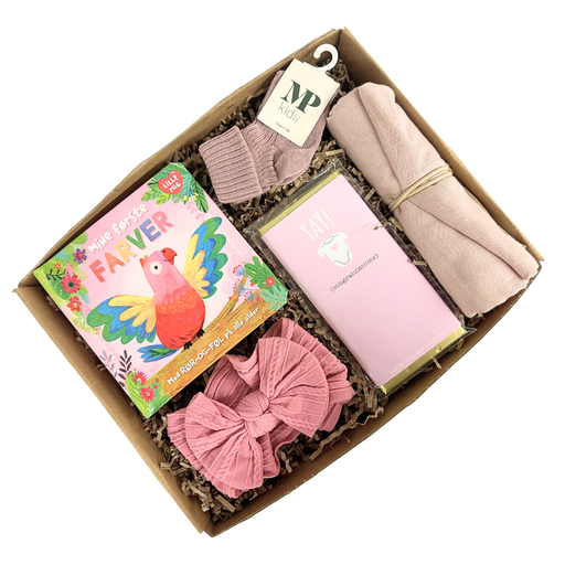 Flot og stor gaveløsning med hårbånd, stofble og strømper til den lille fine pige