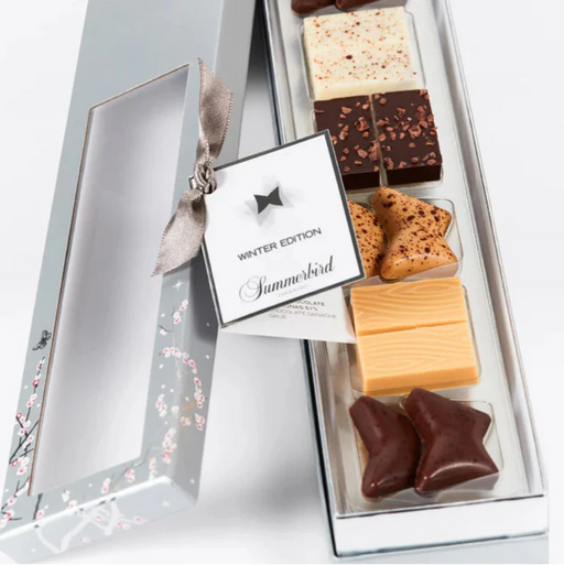 Summerbird 1879 Winter Edition – vegansk chokolade med mørk chokolade, fyldig marcipan og delikat grué, præsenteret som små hjerteformede praliner.