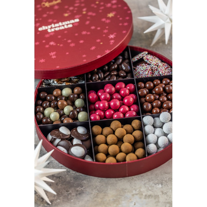 Åben rød gaveæske fra Xocolatl med chokolade og karameller